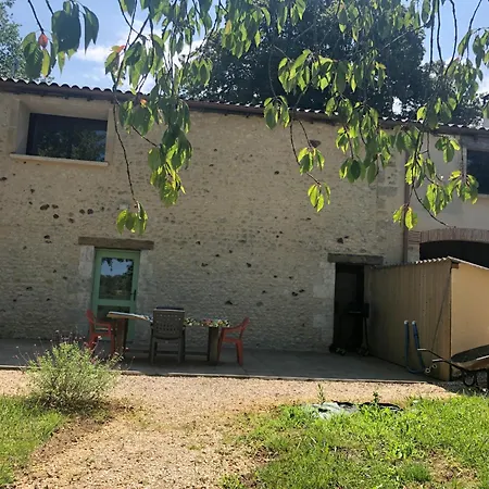 Hébergement de vacances Charmant Logement Saint-Amand-de-Vergt